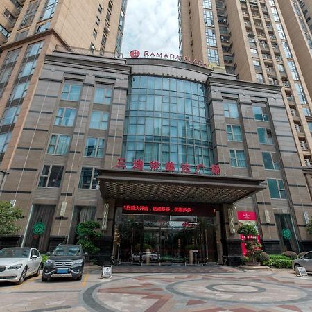 Отель Ramada Plaza By Wyndham Fuzhou South Экстерьер фото