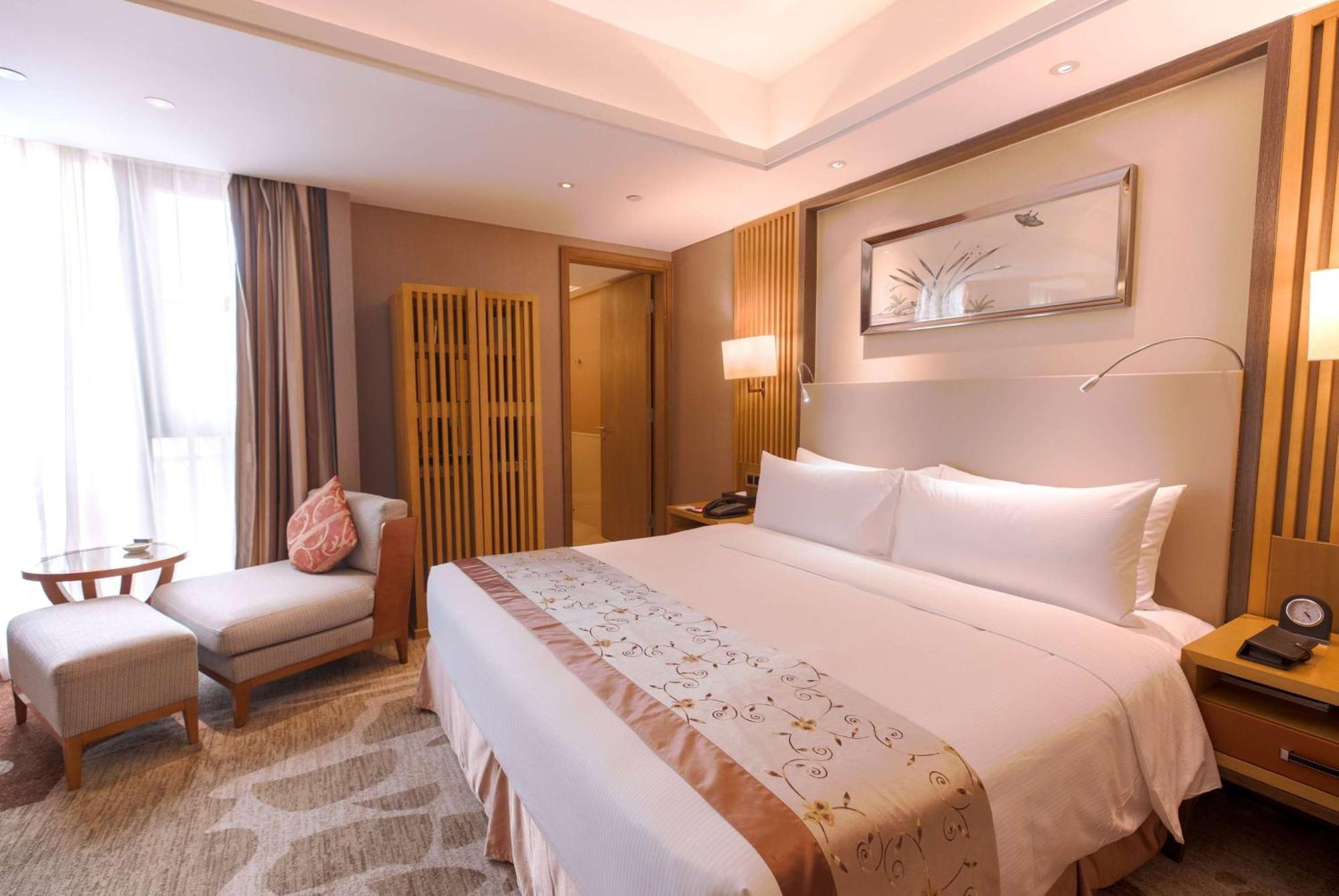 Отель Ramada Plaza By Wyndham Fuzhou South Экстерьер фото